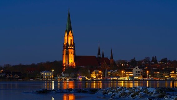 Der St.-Petri-Dom in Schleswig zur blauen Stunde © Olaf Sell Foto: Olaf Sell