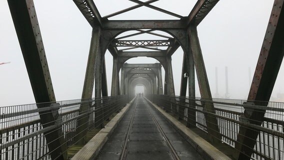 Die Schleibrücke Lindaunis im Nebel © Jan-Thomas Kühl Foto: Jan-Thomas Kühl
