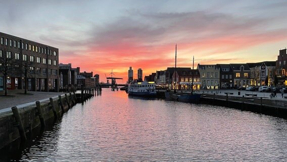 Der Hafen in Husum bei Sonnenuntergang © Ludwig Klemm Foto: Ludwig Klemm