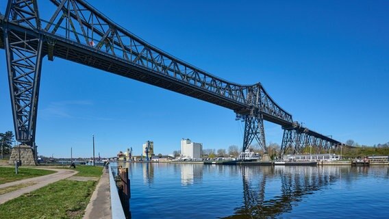 Die Eisenbahn-Hochbrücke in Rendsburg aus der Untersicht © Werner Wegner Foto: Werner Wegner