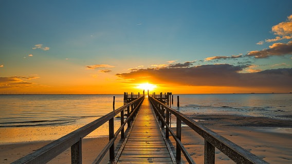 Ein Sonnenaufgang am Strand von Wyk auf Föhr. © Ralf Horstmann Foto: Ralf Horstmann