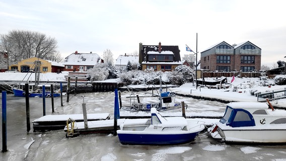 Der winterliche Hafen in Tönnigen. © Marita Volkmann Foto: Marita Volkmann