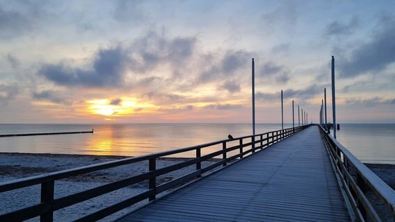 Eine Seebrücke an der Ostsee bei Sonnenaufgang. Eine Seebrücke an der Ostsee bei Sonnenaufgang. © Alexandra Koralewska Foto: Alexandra Koralewska