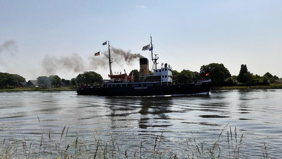 Der Eisbrecher "Stettin" auf dem Nord-Ostsee-Kanal. © Marita Volkmann Foto: Marita Volkmann