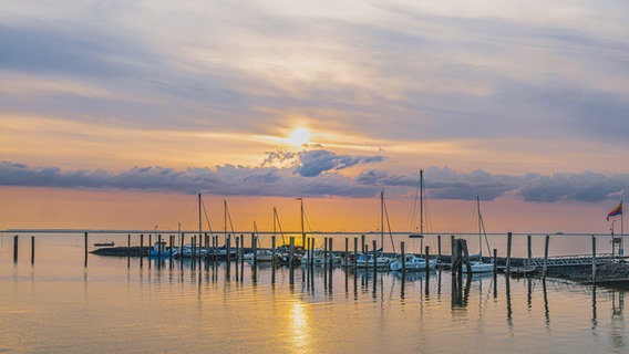 Ein Sonnenuntergang am Hafen. © Peter Kuhr Foto: Peter Kuhr