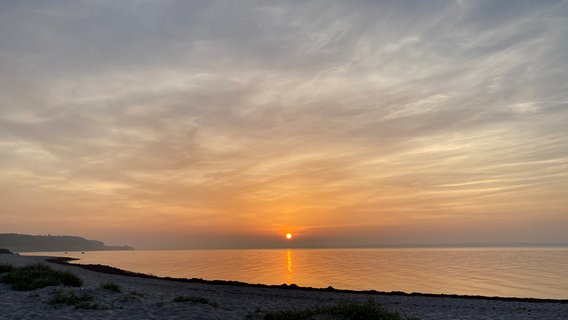 Sonnenuntergang über der Eckernförder Bucht. © Ulrich Bähr Foto: Ulrich Bähr