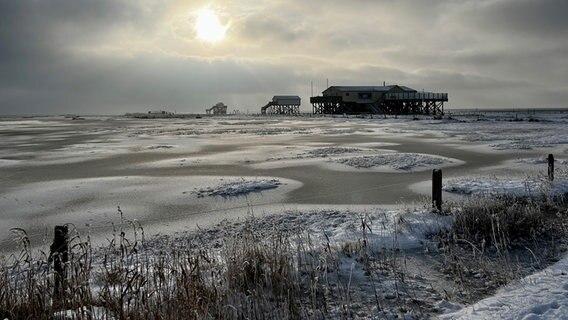 Der Blick auf das Meer von St. Peter-Ording bei Schnee und Eis. © Hannes Wulff Foto: Hannes Wulff