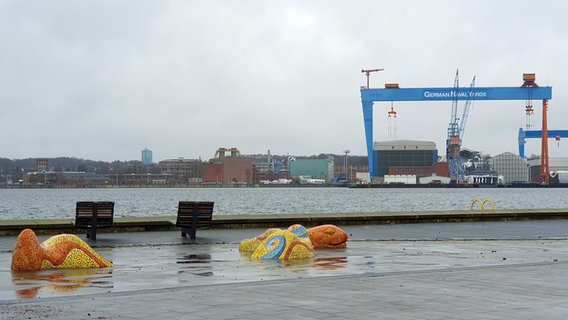 Die Seeschlange an der Kiellinie mit Blick auf die Kieler Förde. © Andrea Lorenz Foto: Andrea Lorenz
