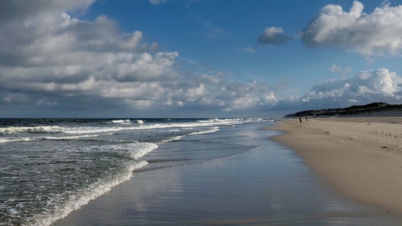 Der Strand auf Sylt am Morgen bei Sonnenschein. © Andreas Arndt Foto: Andreas Arndt