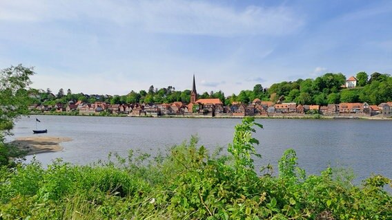 Stadtansicht von Lauenburg unter blauem Himmel. © Andrea Möller Foto: Andrea Möller