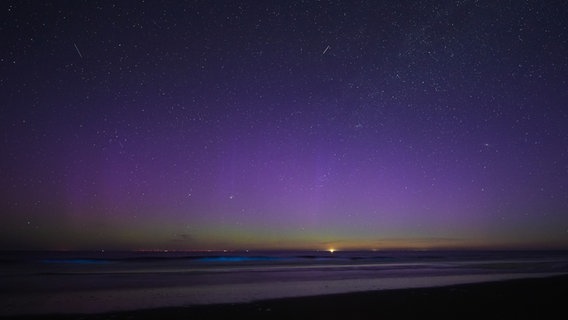 Aurora am Sternenhimmel über der Nordsee. © Wiebke Schreib Foto: Wiebke Schreib