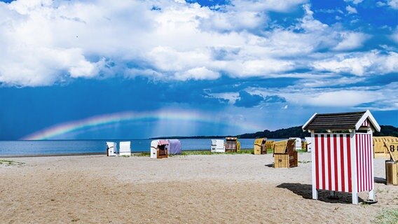 Ein Regenbogen über dem Meer. © Uwe Störmer Foto: Uwe Störmer