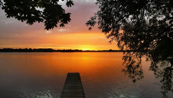 Sonnenuntergang am Plöner See. © Maike Buthmann-Fischer Foto: Maike Buthmann-Fischer