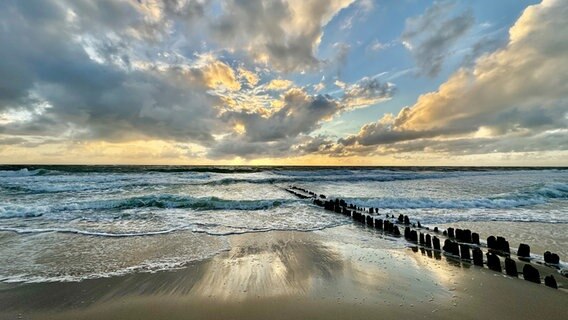 Abendlicher Sonnenuntergangshimmel auf Sylt. © Cornelia Göricke-Penquitt Foto: Cornelia Göricke-Penquitt