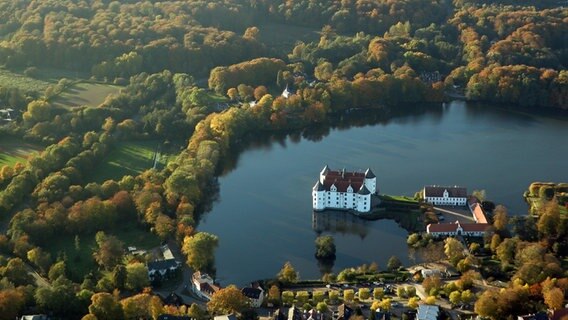 Das Glücksburger Schloss aus der Luftperspektive. © Kim Brodersen Foto: Kim Brodersen