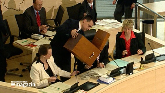 Archivmaterial einer Auszählung im Plenarsaal des Landtags in Schleswig-Holstein. © NDR 