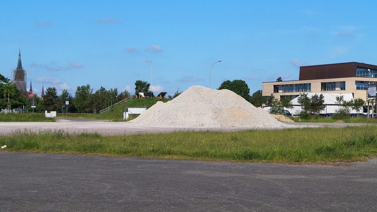 Ein neues Foto eines Platzes in Schleswig. © NDR Foto: Peer-Axel Kroeske