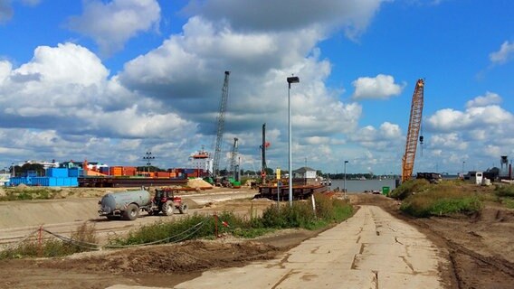 Eine große Baustelle am Nordostseekanal bei Brunsbüttel © NDR Foto: Jan Müller-Tischer