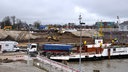 Ein LKW fährt von einem Schiff auf die Baustelle am NOK bei Brunsbüttel © NDR Fotograf: Peter Bartelt