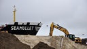 Das Schiff "SEAMULLET" fährt in die Schleuse des NOK rein © NDR Fotograf: Peter Bartelt