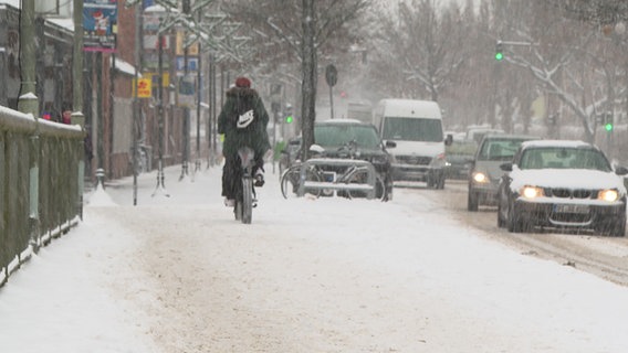 Verschneite Straßen in Norderstedt. © NDR 
