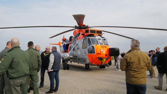 Ein Hubschrauber vom Typ "Sea King" auf dem ehemaligen MFG 5 Gelände in Kiel. © NDR Foto: Lisa Pandelaki