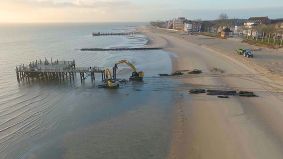 Der Abriss der Mittelbrücke von Wyk auf Föhr. © NDR 