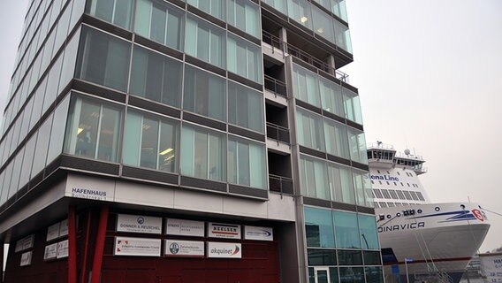 Die Außenfassade des Seehafens in Kiel. Die Außenfassade des Seehafens in Kiel. © NDR Foto: Lennart Theede