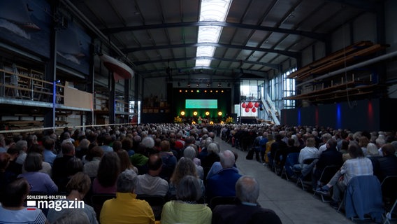 In einer Werfthalle in Flensburg findet ein Konzert des Schleswig-Holstein Musik Festival statt © NDR Foto: NDR Screenshots
