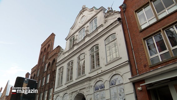 Die Fassade des Buddenbrookhauses in Lübeck. © NDR Foto: NDR Screenshot