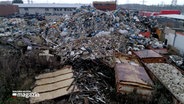Ein Luftbildaufnahme einer illegalen Müll-Deponie in Norderstedt © NDR Foto: NDR Screenshot