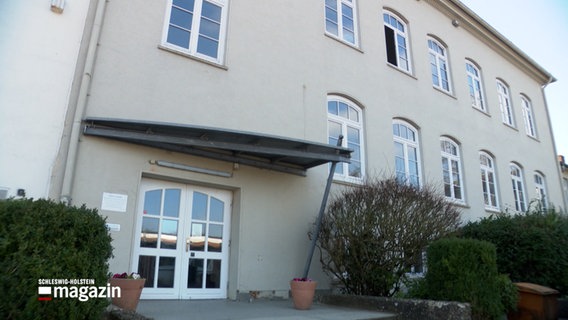 Die Fassade der Wilhelm Wisser Gemeinschaftsschule in Eutin © NDR Foto: NDR Screenshot