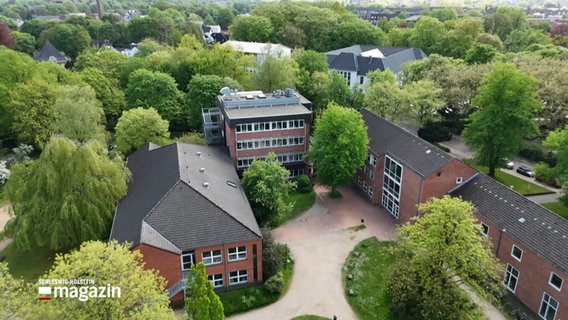Eine Luftaufnahme des Berufsbildungszentrum der Theodor-Litt-Schule in Neumünster © NDR Foto: NDR Screenshot