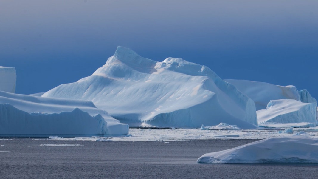 Ein Eisberg in der Antarktis.