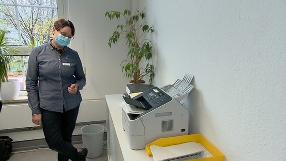 Übermittlung von Corona-Daten: Anschluss nur per Faxgerät | NDR.de - Nachrichten - Schleswig-Holstein