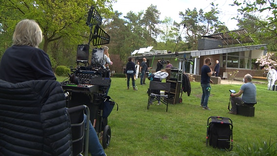 Ein Team bei der Produktion eines Kieler Tatort. © NDR 