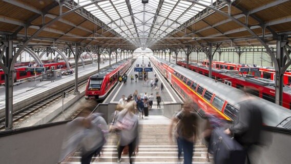 Gleishalle am Lübecker Hauptbahnhof. © Nah.SH Foto: Nah.SH