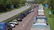 A23 bei Hohenfelde: Verkehrsstau nach Unfall. © Florian Sprenger 