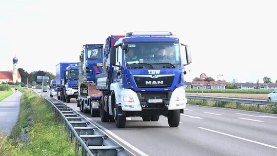 Einsatzkräfte des Technischen Hilfswerks (THW) Rosenheim auf dem Weg nach Slowenien. © TeleNews Network Foto: TeleNews Network
