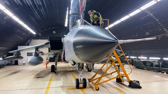 Die Bundeswehr-Tornados bei einer Nachtflug-Übung. © NDR Foto: NDR