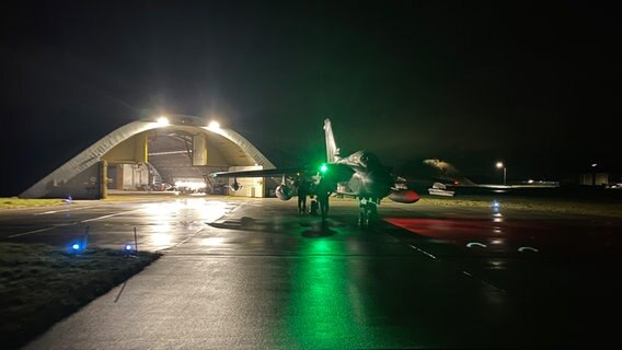 Die Bundeswehr-Tornados bei einer Nachtflug-Übung. © NDR Foto: NDR