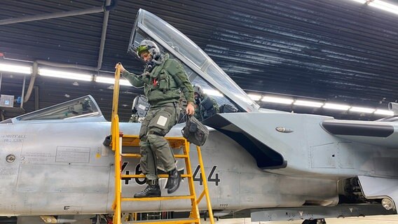 Die Bundeswehr-Tornados bei einer Nachtflug-Übung. © NDR Foto: NDR