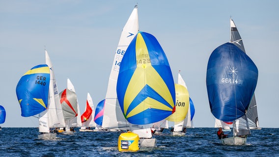 Segelboote sind auf der Ostsee bei der Travemünder Woche 2022 unterwegs. © Fotografie CB Foto: Christian Beek