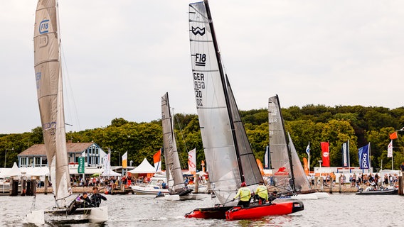 Segelboote sind auf der Ostsee bei der Travemünder Woche 2022 unterwegs. © Fotografie CB Foto: Christian Beek