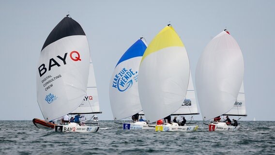 Segelboote sind auf der Ostsee bei der Travemünder Woche 2022 unterwegs. © Fotografie CB Foto: Christian Beek