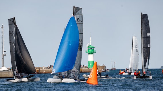 Segelboote sind auf der Ostsee bei der Travemünder Woche 2022 unterwegs. © Fotografie CB Foto: Christian Beek