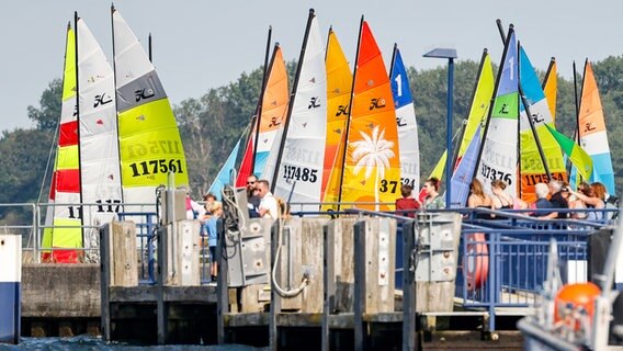 Segelboote sind auf der Ostsee bei der Travemünder Woche 2022 unterwegs. © Fotografie CB Foto: Christian Beek