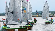 Kinder segeln mit ihren Segelbooten auf der Travemünder Woche © TW Presse Foto: Christian Beeck