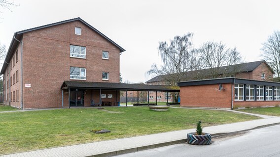 Die festen Wohngebäude in der Landesunterkunft für Flüchtlinge Bad Segeberg sind für Frauen und Frauen mit Kindern reserviert. © dpa-Bildfunk Foto: Markus Scholz