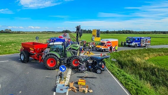 Ein schwerer Verkehrsunfall in Humptrup. © nordpresse mediendienst Foto: Sebastian Iwersen